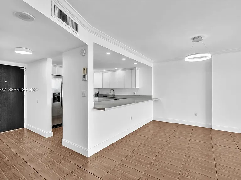 2801 NE 183rd St #1703W — Photo 17