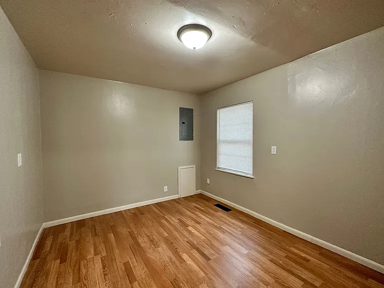 6239 N East Parkview St — Photo 8