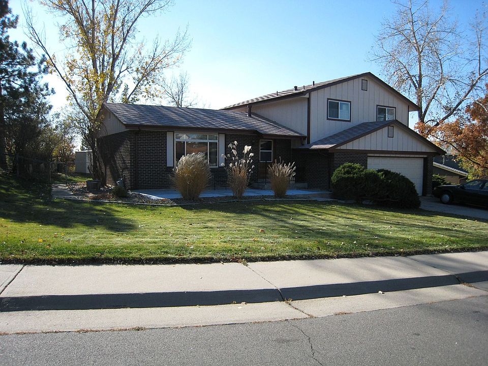 large lot w/ mtn views