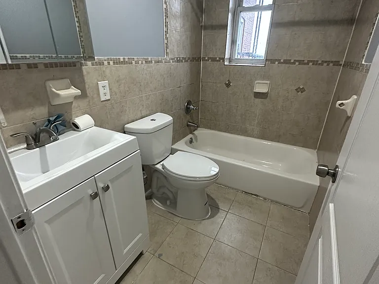 804-806 22nd St #3E — Photo 5