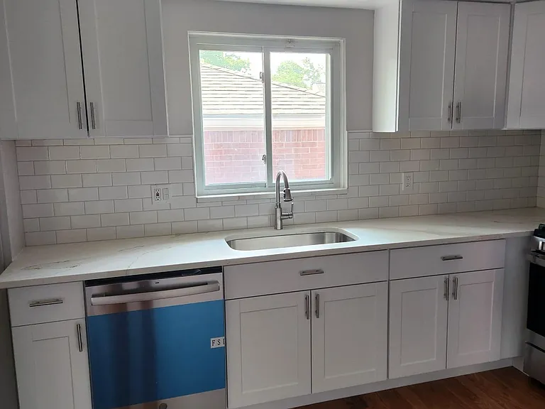 1704 Rowland Ave — Photo 13
