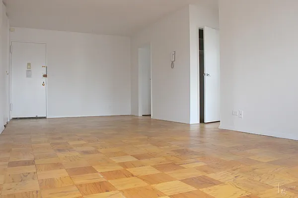 Rented by Hecht Group | media 8