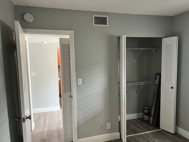 10005 Winding Lake Rd #105 — Photo 31
