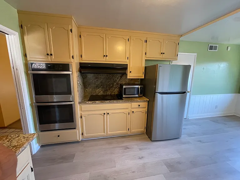 3420 Fleetwood Dr — Photo 5