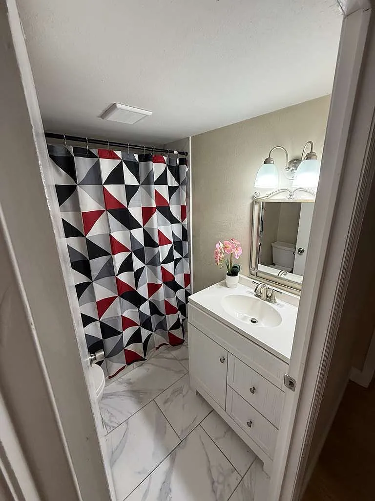 2 bed, $735 — Photo 1
