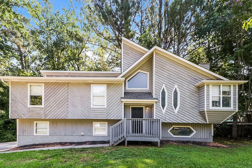 3 bed, 2.5 bath, 1982 sqft, $1,920 — Photo 1