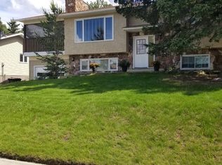 485 Mountain St #1A, Hinton, AB T7V1J9