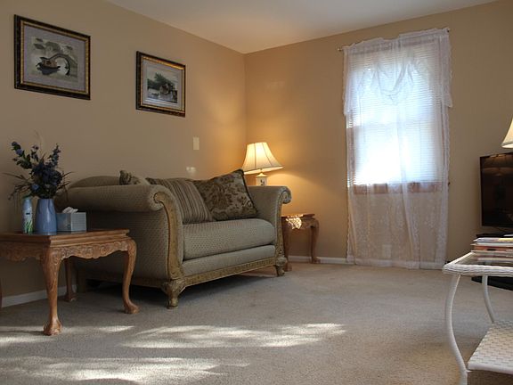 2nd image of 607 Crabb Ave