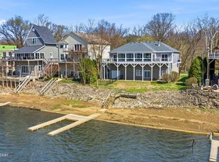 1726 Riverside Dr, Prospect, KY 40059