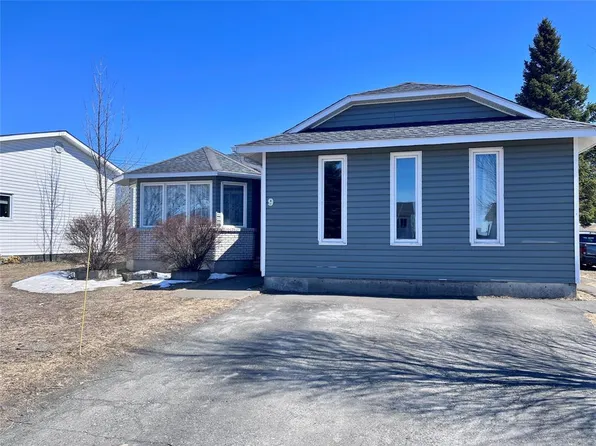 9 Aspen Heights, Grand Falls-Windsor, NL A2B1G7