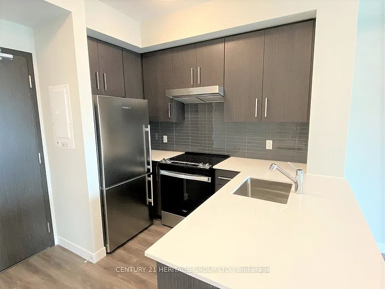 15 Queen St S #1413 — Photo 6