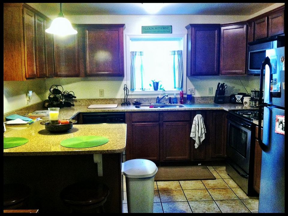 1st image of 272 W Bruce St