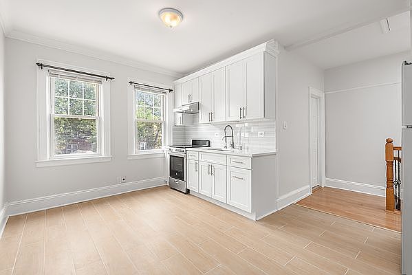 1st image of 95-20 75th St