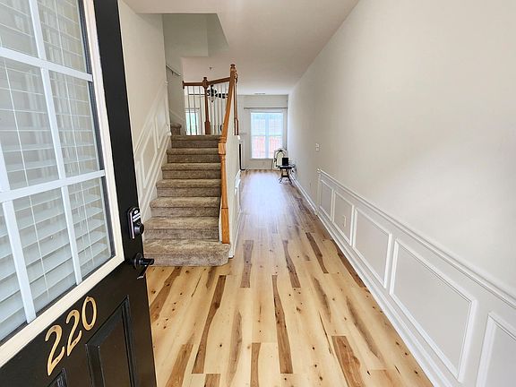 5th image of 220 Regent Sq