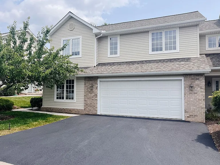 2211 Whitney Ct — Photo 1