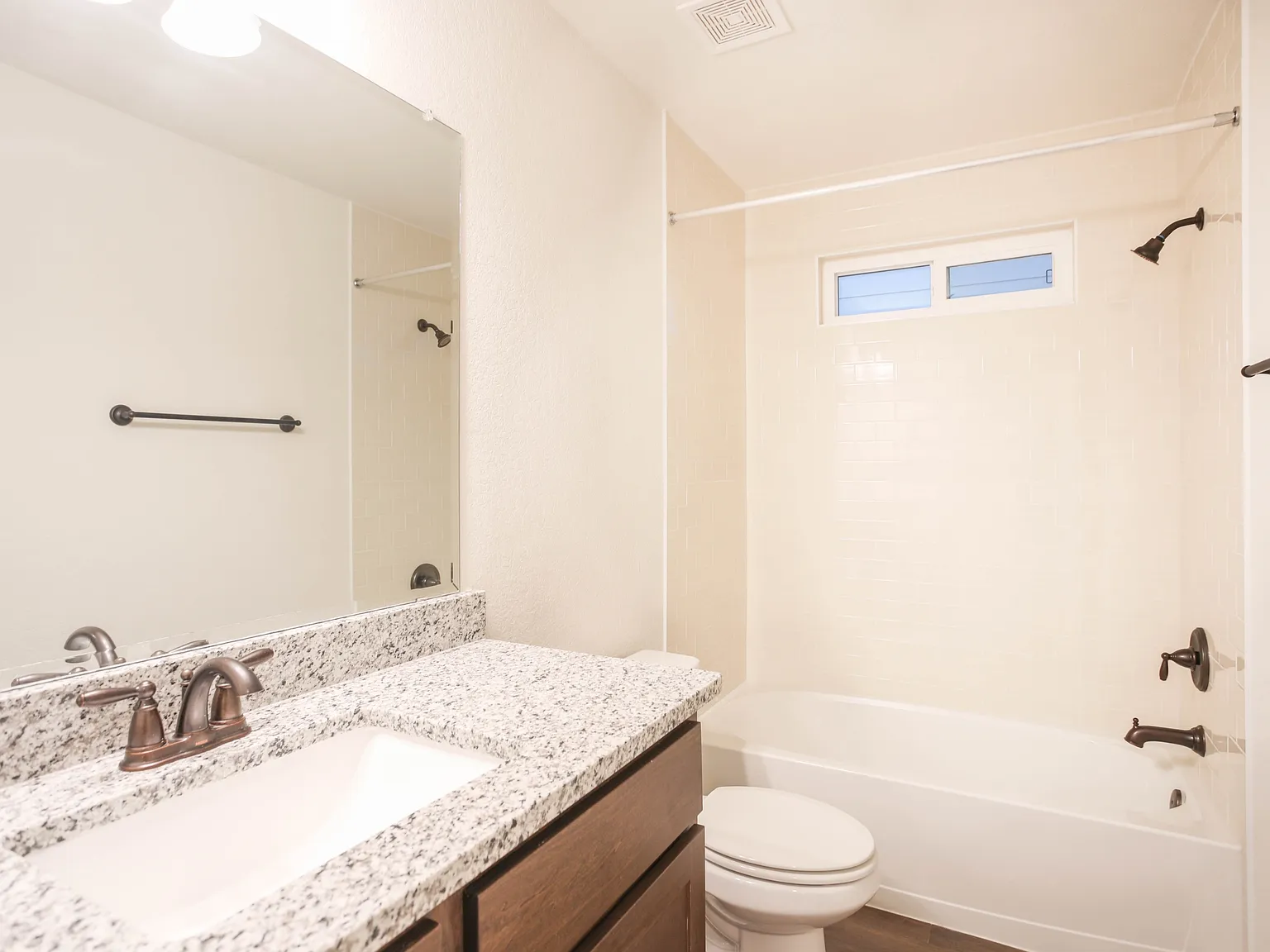 13838 Enzo Gate - 102 — Photo 4