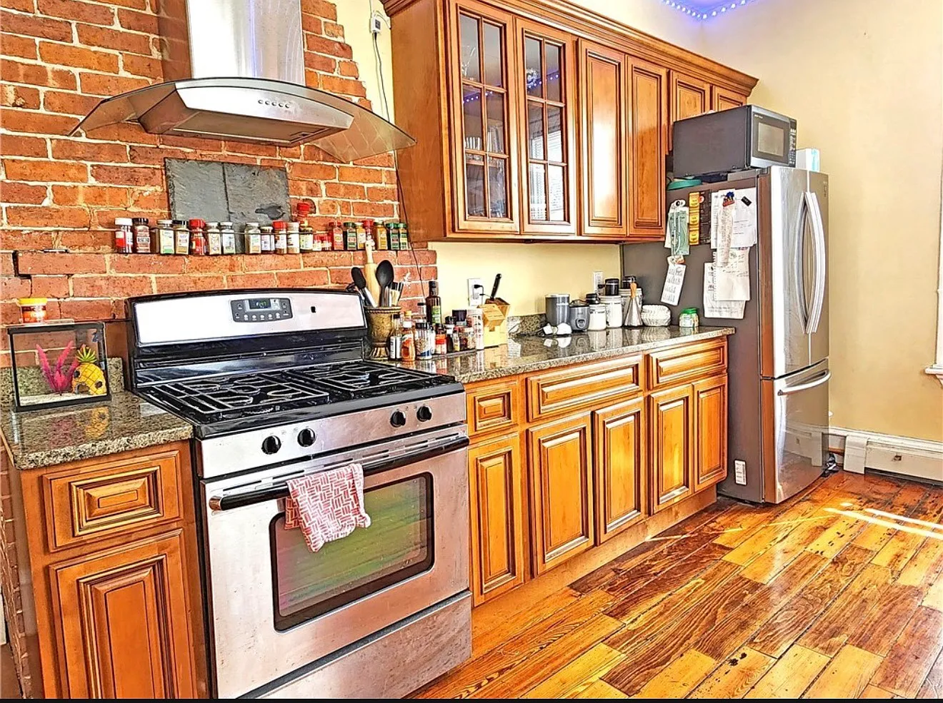 4 bed, $825 — Photo 1