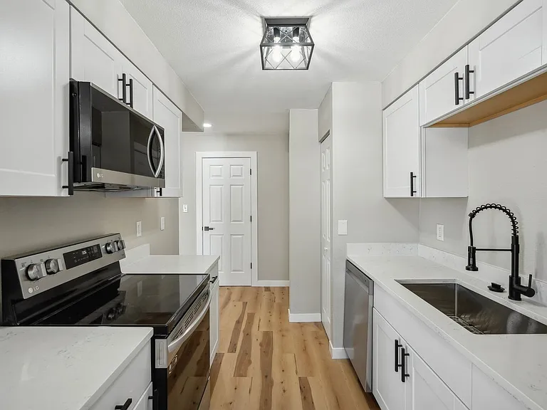 Sandy Terrace Apartments — Photo 38
