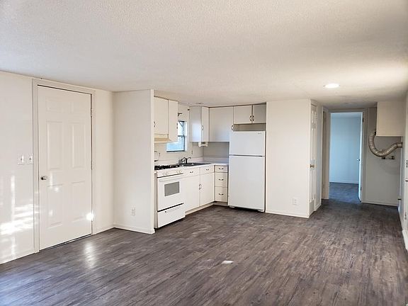 Big Greatroom w open kitchen