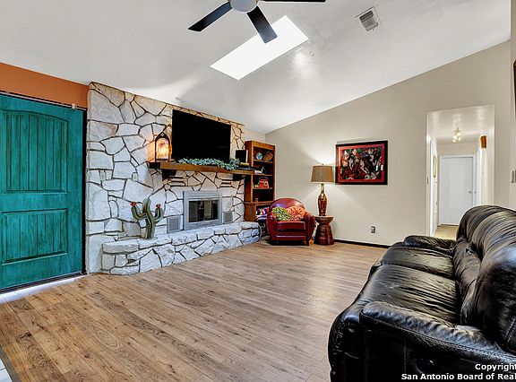 5th image of 1334 Tulip Ln