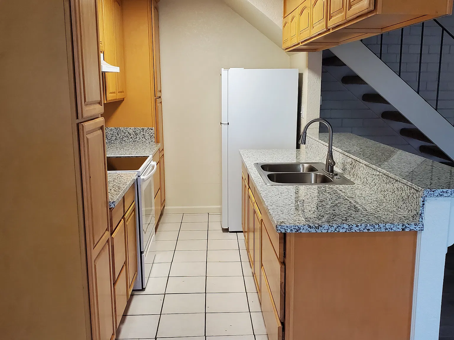 2 bed, 935 sqft, $1,725 — Photo 3