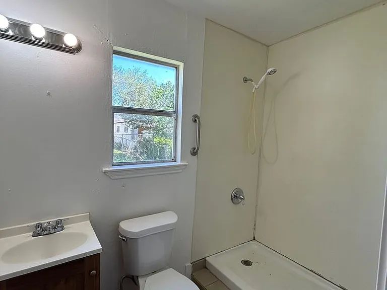 319 Noria St — Photo 12