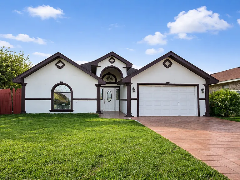 392 Ciruela Ln — Photo 1