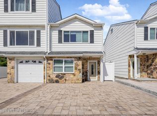 223 Carlyle Grn, Staten Island, NY