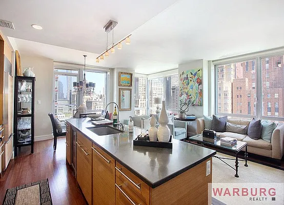Sold by Warburg | media 4