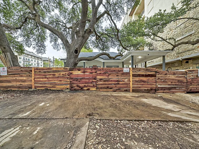 2511 San Gabriel St — Photo 29