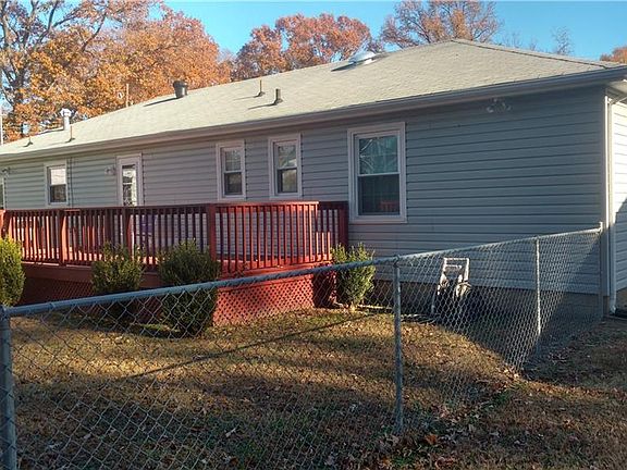 2nd image of 3201 Evergreen Ave