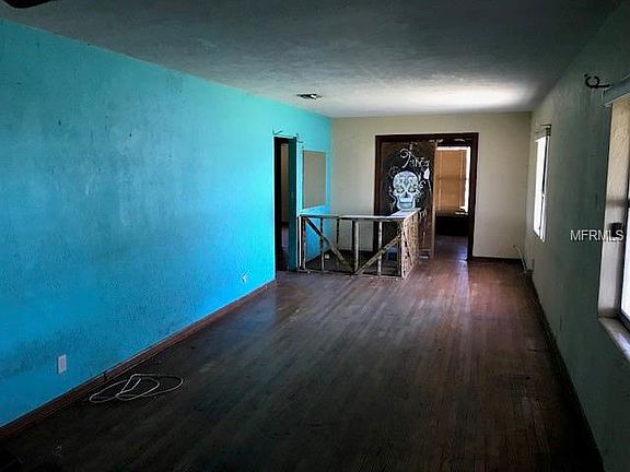 5th image of 601 N Plant Ave