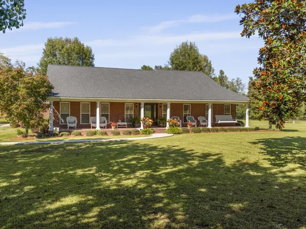 1903 Tuckers Crossing Rd, Ellisville, MS 39437