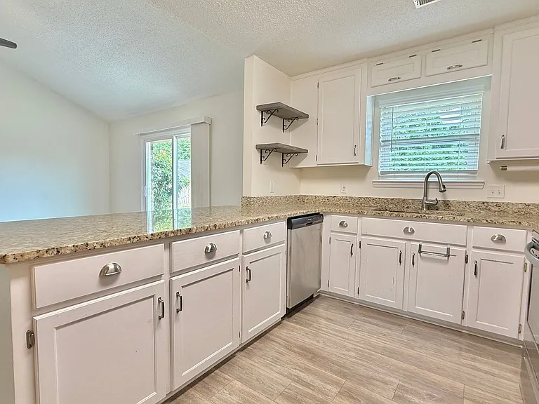 75 Woody Ct — Photo 7