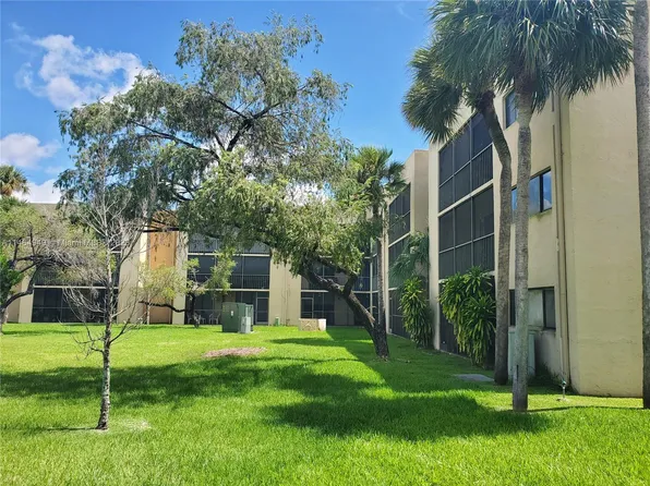 8015 SW 107th Ave APT 201, Miami, FL 33173