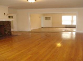 423 E 60th St, Chicago, IL 60637