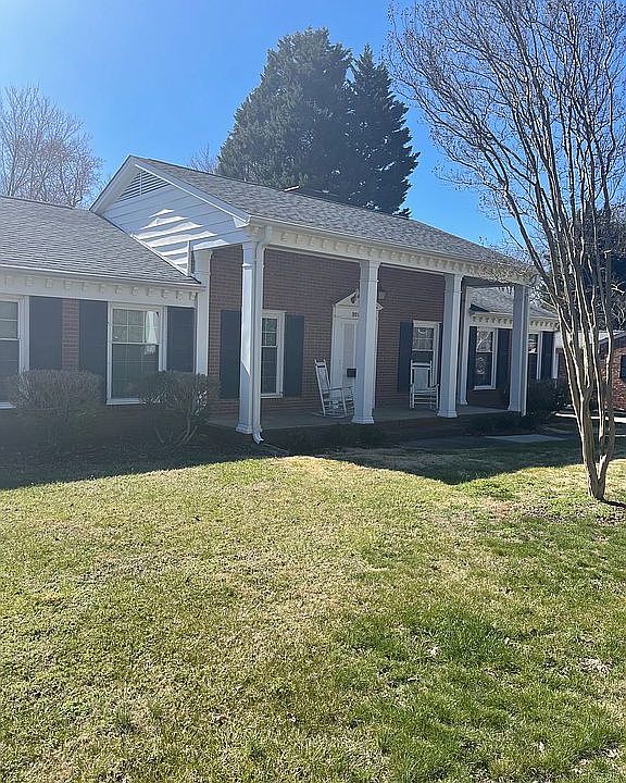 1st image of 3015 W Cornwallis Dr