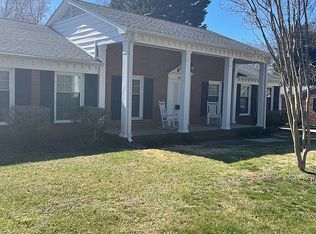 3015 W Cornwallis Dr, Greensboro, NC 27408