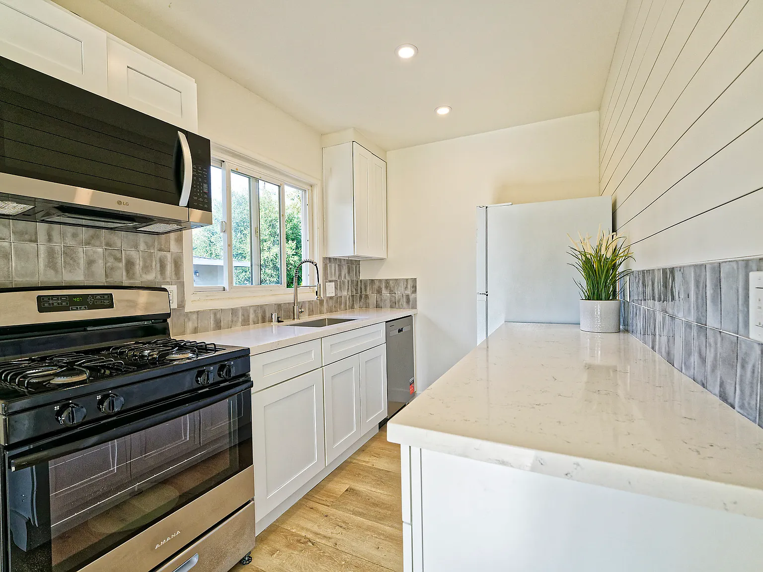 1 bed, $2,645 — Photo 2