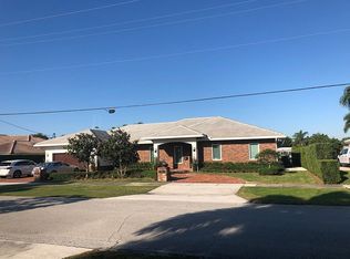 891 Country Club Dr, North Palm Beach, FL 33408