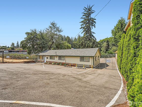 3rd image of 1409 Union Avenue NE