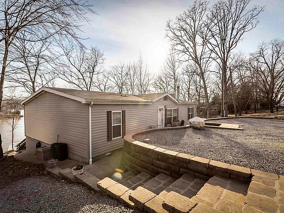 3rd image of 2360 Egyptian Hills Dr