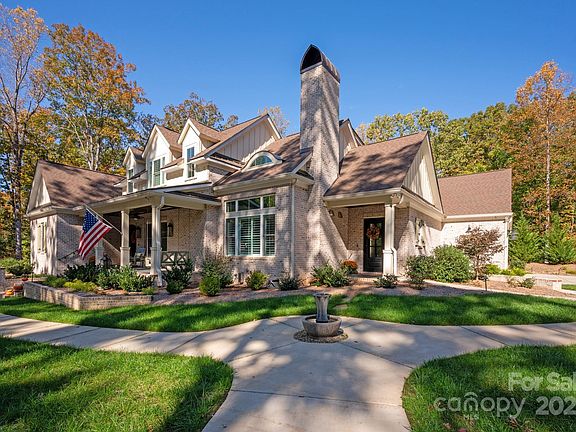 3rd image of 3209 Sandalwood Ln