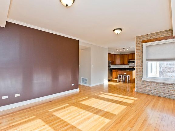 5th image of 3044 W Diversey Ave