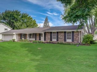 21300 Lancelot Dr, Brookfield, WI 53045