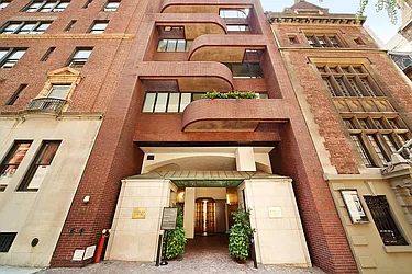 Morgan Court at 211 Madison Avenue in Murray Hill