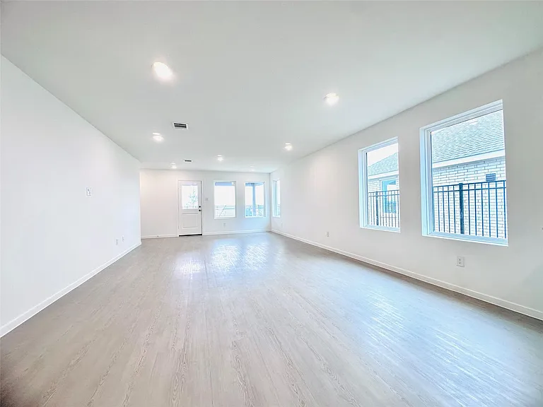 27527 Sunterra Village Dr — Photo 6