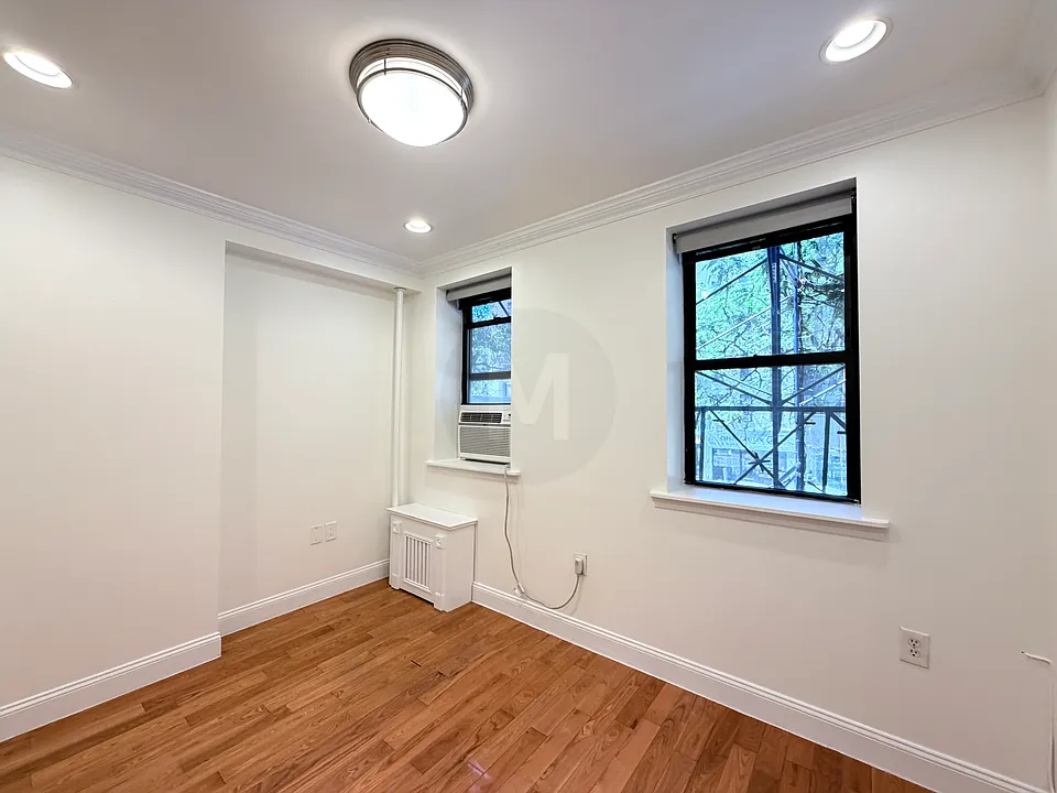 1142 1st Ave #3F