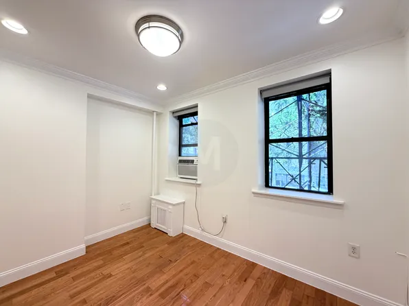 1142 1st Avenue image 1 of 10