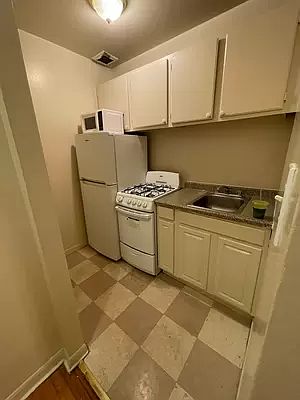 5th image of 329 E 63rd St APT 1C